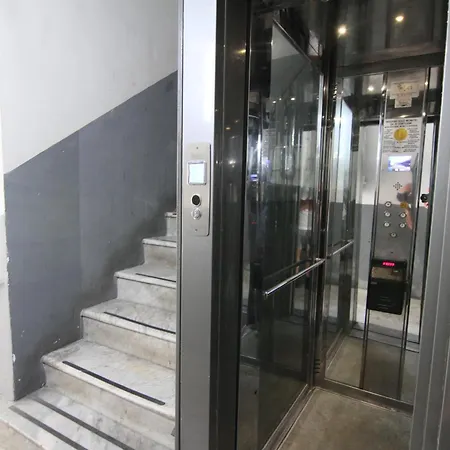 招待所 Increasing Garibaldi - Station & Centre 4*