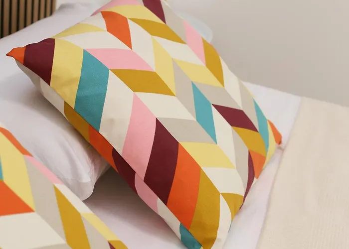 招待所 Increasing Garibaldi - Station & Centre