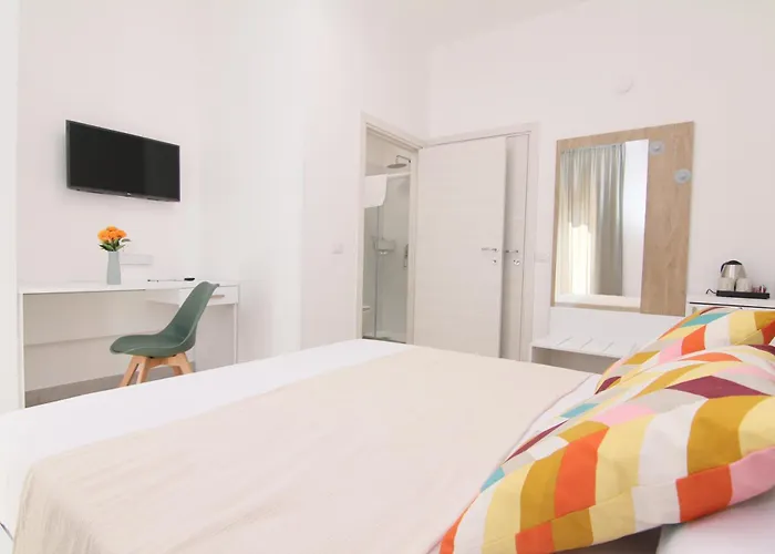 招待所 Increasing Garibaldi - Station & Centre 4*