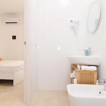 Increasing Garibaldi - Station & Centre 4* Napoli