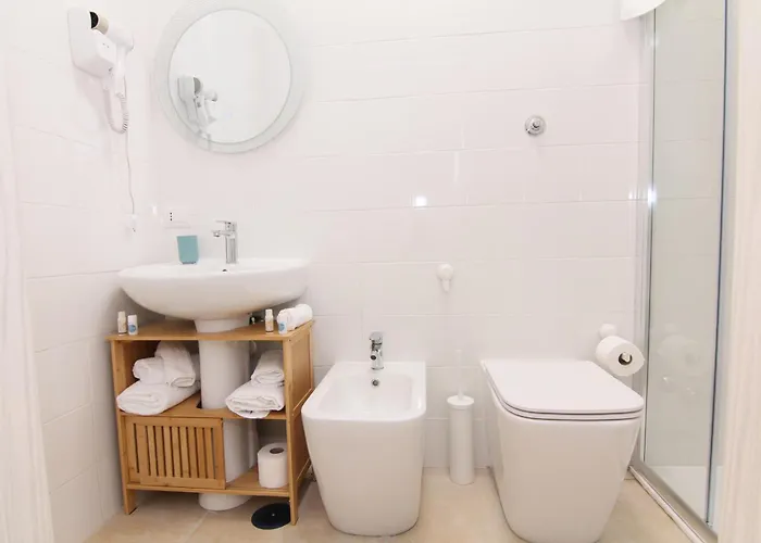 Increasing Garibaldi - Station & Centre 4* Neapol